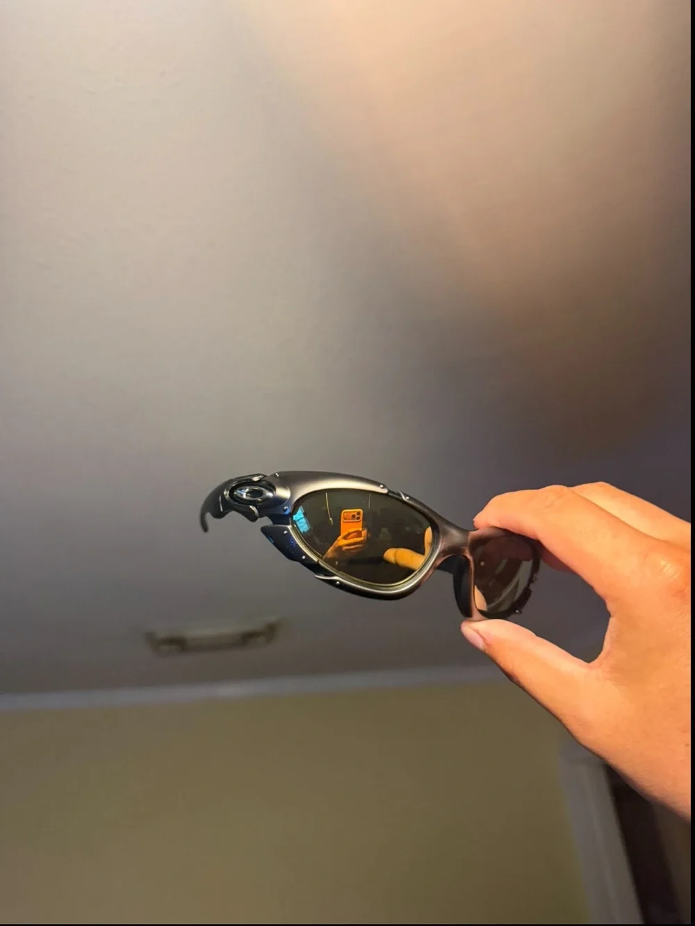 Sleek Black Sport Sunglasses with Amber/Gold Lenses Oakleys